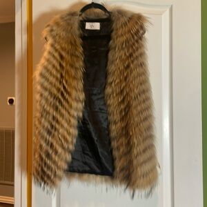 Dolce Vita fur vest medium pit to pit 19 See photo